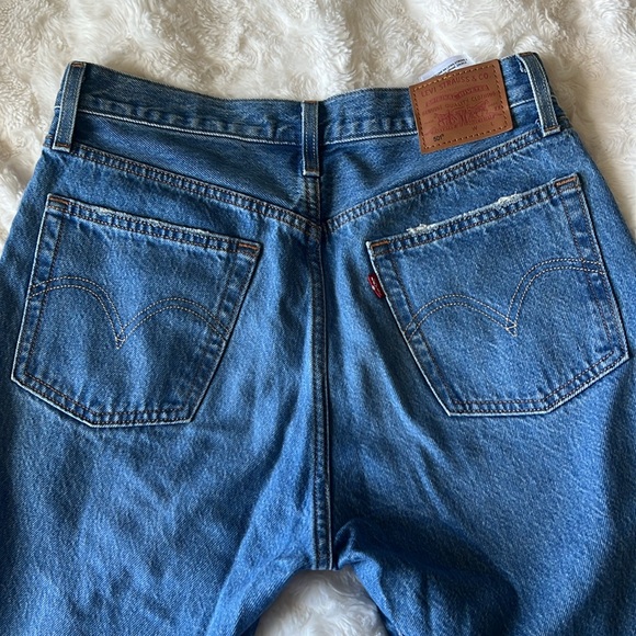 Women’s Levi’s 501’s - Picture 3 of 5